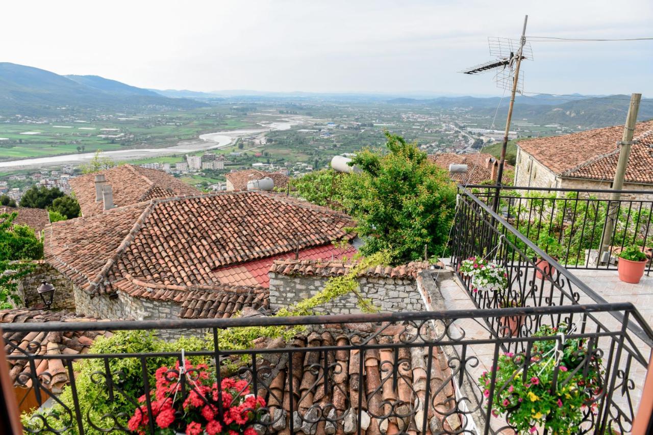 Guest House Luli Berat Exterior photo